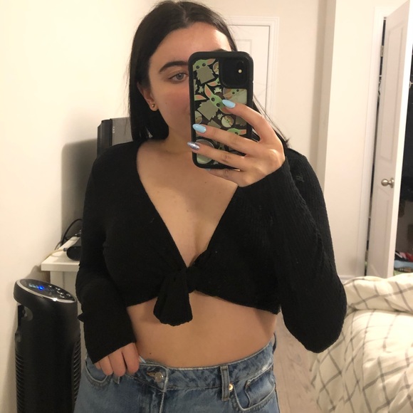 Garage Tops - super cute wrap top 🖤